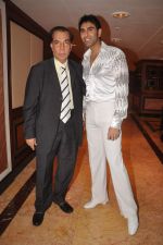 Sandip Soparkar at Society Interior Awards in Taj Land_s End on 12th Nov 2011 (15).JPG